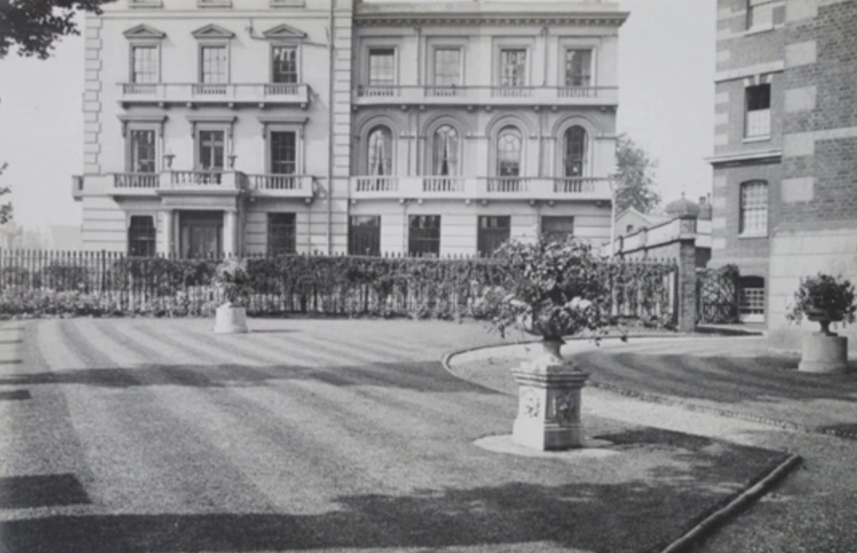 Officers_Mess_inside_Garden