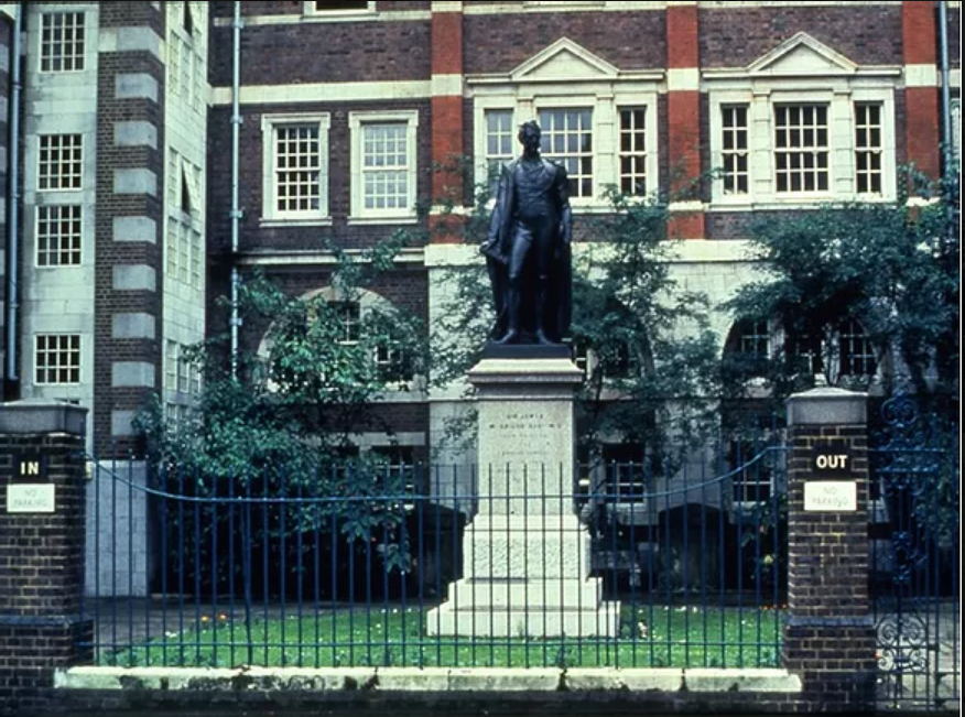 Sir_James_McGrigor_Statue_Millbank