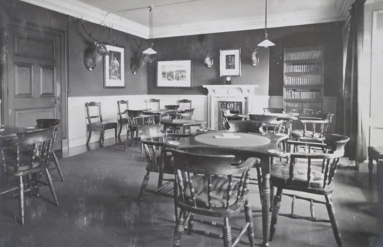 Officers_Mess_Card_Room